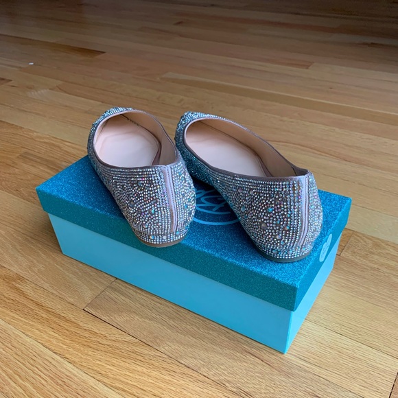 Betsey Johnson Nude Rhinestone Flats, size 9.5 - Picture 6 of 8